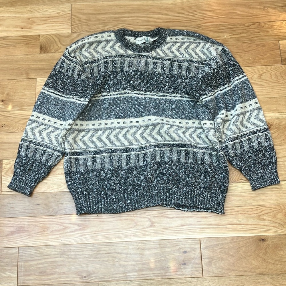 Men's vintage Fieldmaster Gray and Cream Crewneck Sweater size Large